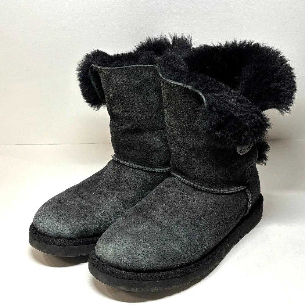 UGG Bailey Button 5803 Boots Women Size 8 Black Suede Shearling Mid Calf‎